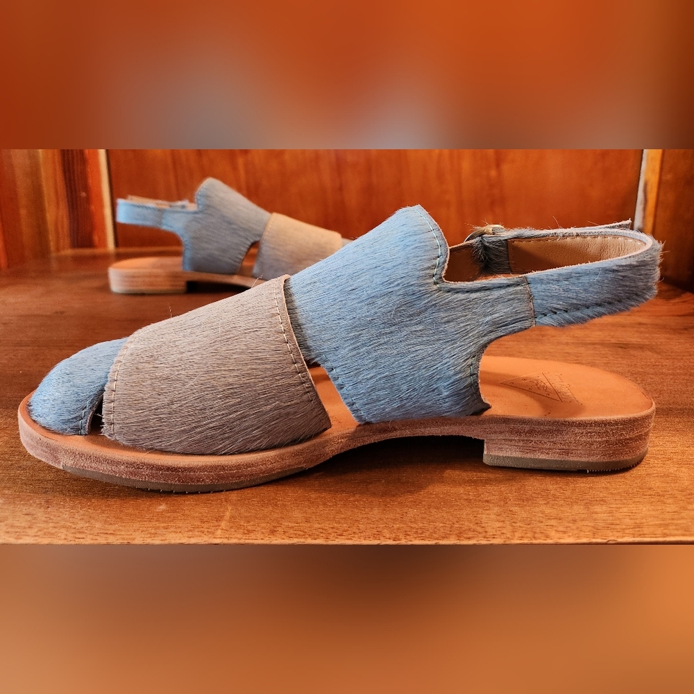 John Fluevog Rivers Chira Closed Toe Sandal NIB. Size 9